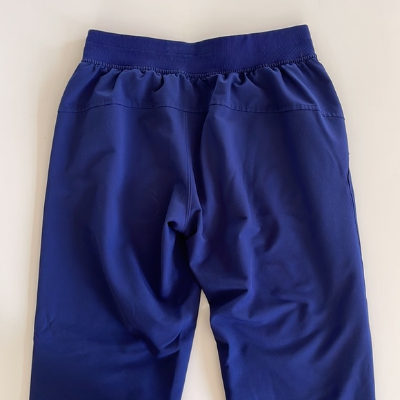 Size 2 lululemon joggers - Picture 3 of 4